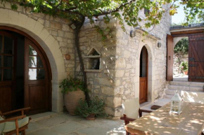 Ferienhaus In Douliana Mit Großem Balkon